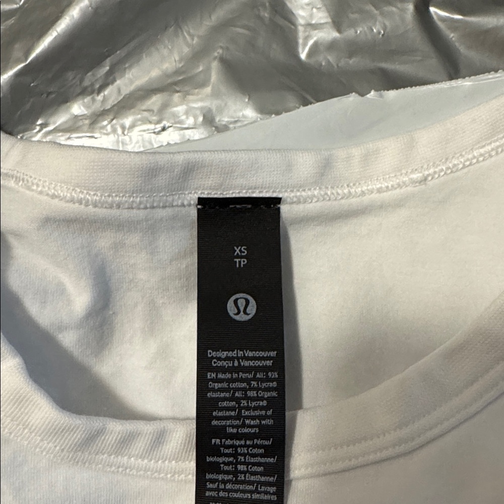 lululemon T-Shirt - Picture 2 of 3